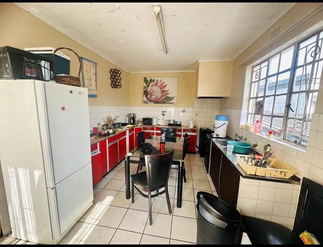 5 BEDROOM HOUSE FOR SALE IN BEZUIDENHOUT VALLEY